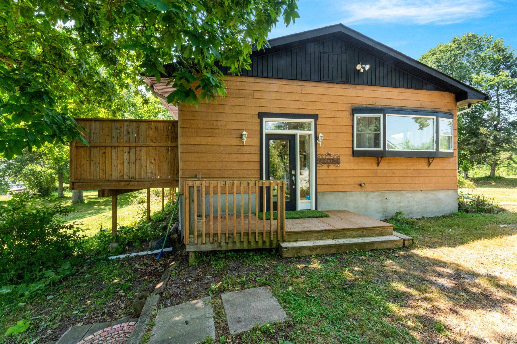 225 Johnson Bay LN, Frontenac Islands, ON K7G 2V6