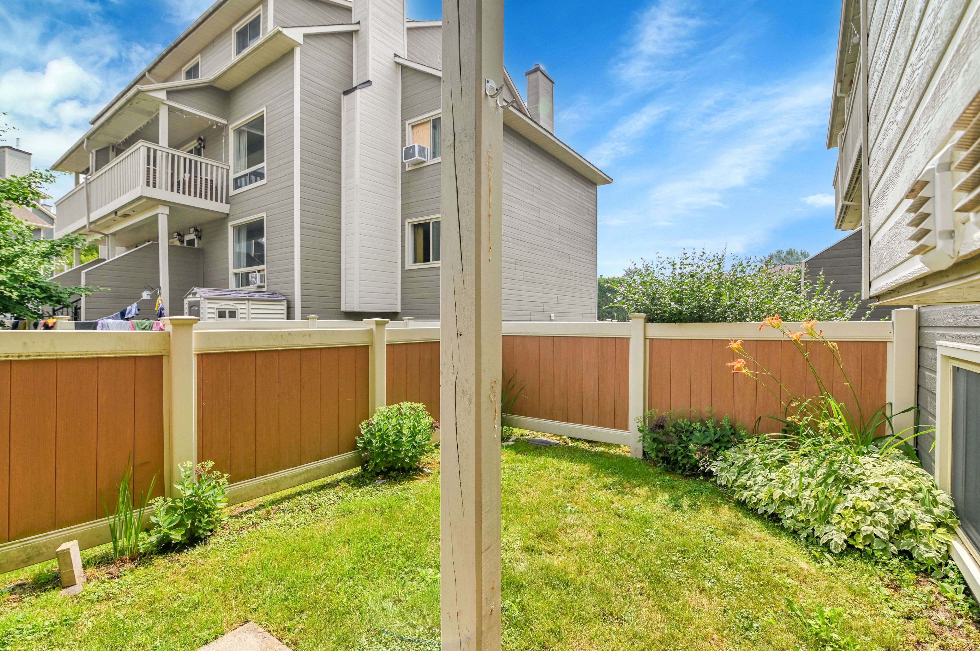 Orleans - Convent Glen And Area, ON K1C 4R7,782 St. Andre DR #36A