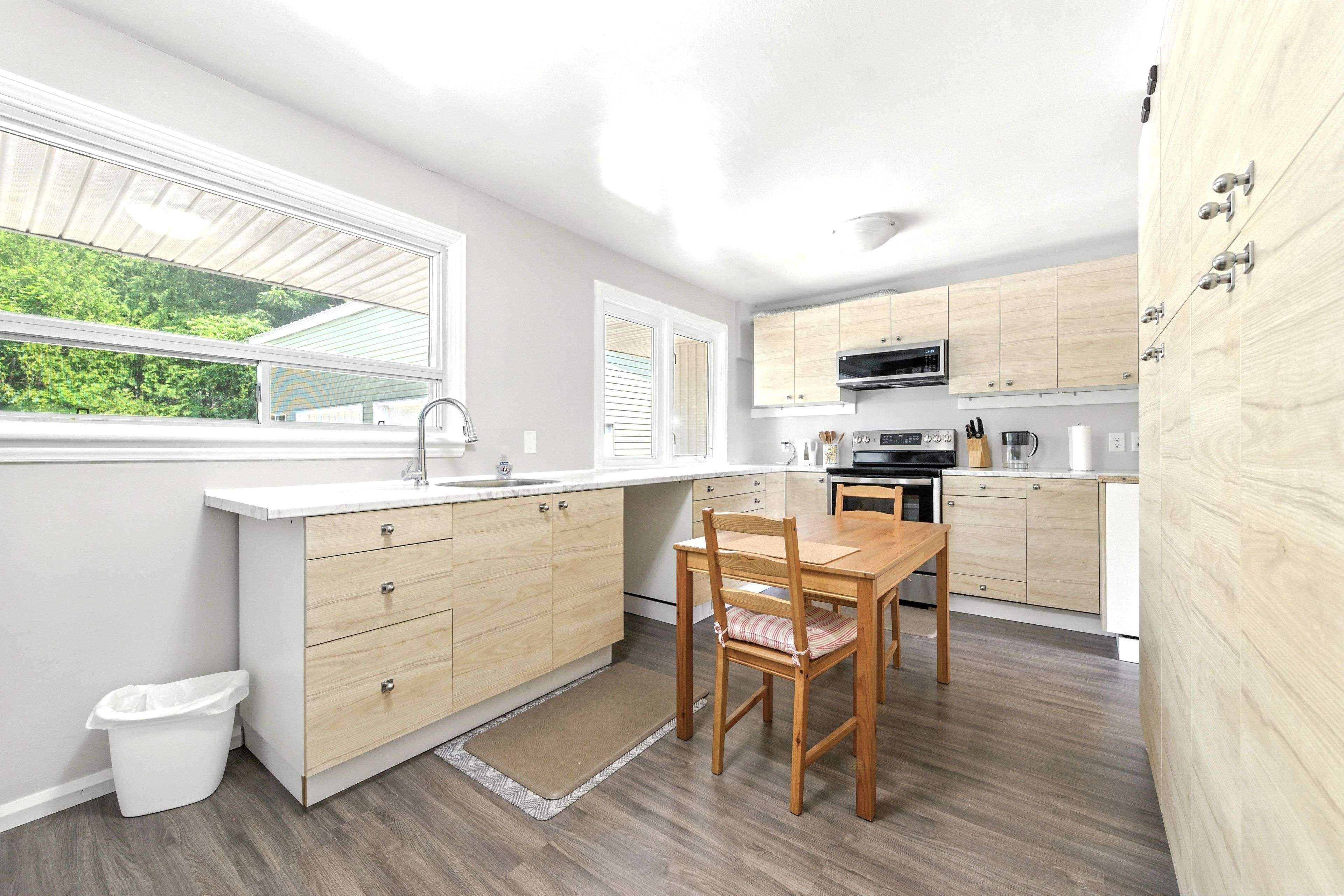 Deep River, ON K0J 1P0,60 Laurier AVE