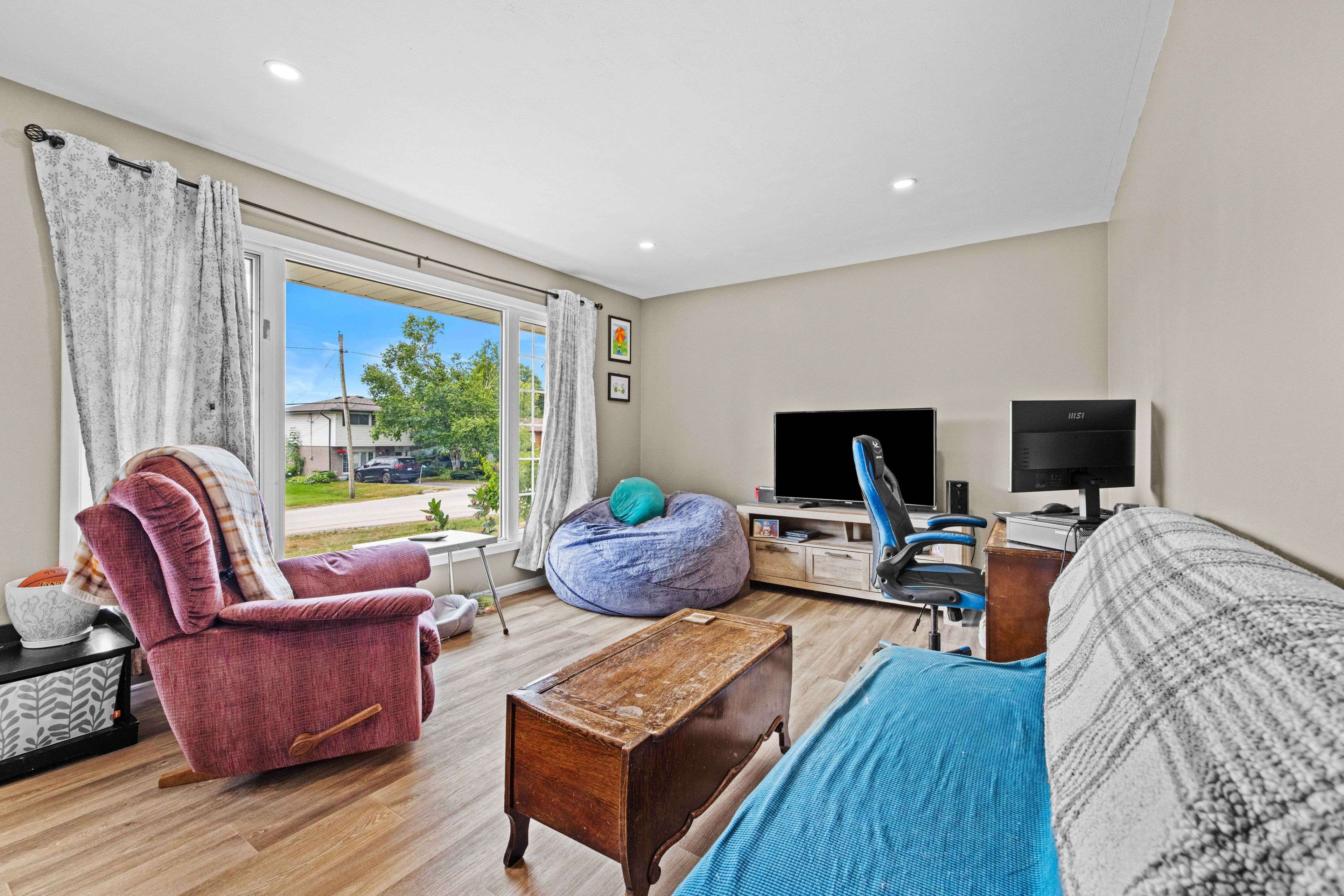 Selwyn, ON K9L 1K6,300 Lindan AVE