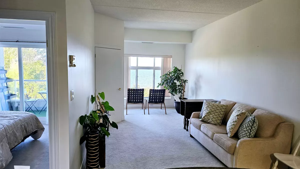 Midland, ON L4R 5N4,280 Aberdeen BLVD E #402