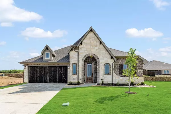 304 Alina Street, Burleson, TX 76028