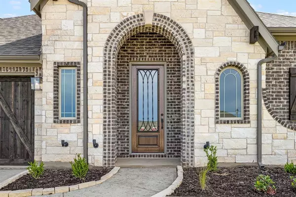 Burleson, TX 76028,304 Alina Street
