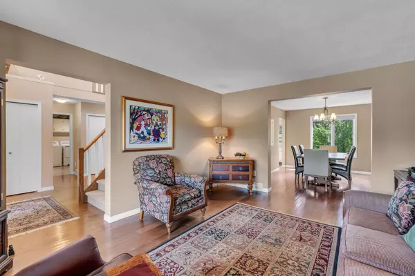 Calgary, AB T2Y 2V9,34 Evergreen TER SW