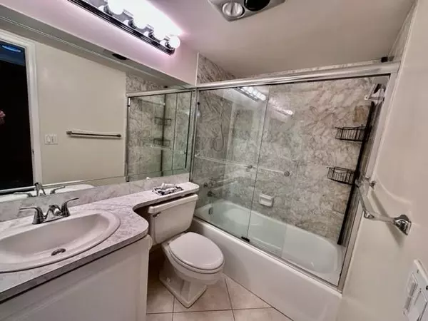 Pembroke Pines, FL 33025,820 S Hollybrook Dr #303