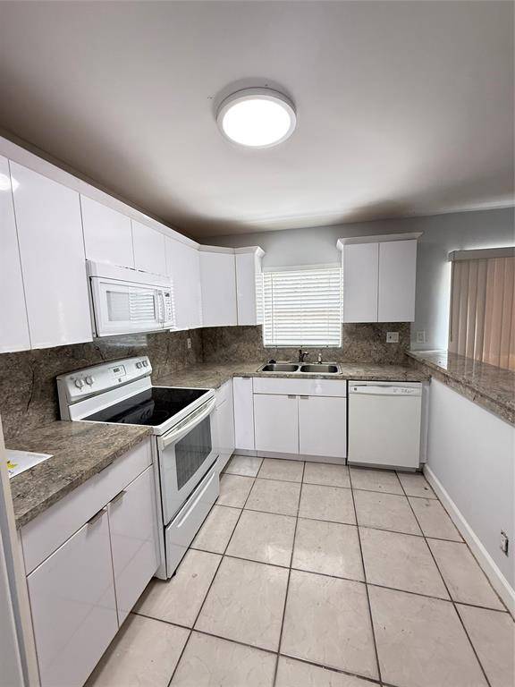 5711 Blueberry Ct #130, Lauderhill, FL 33313