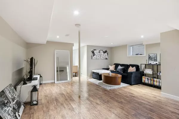 Toronto W02, ON M6P 2T1,52 McMurray AVE #Basement