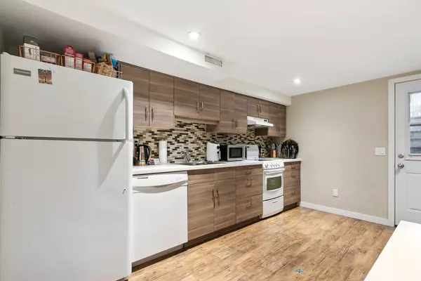 Toronto W02, ON M6P 2T1,52 McMurray AVE #Basement