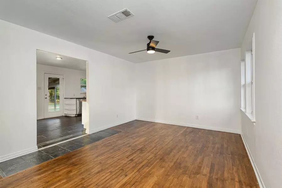 111 Leighton Drive, Terrell, TX 75160
