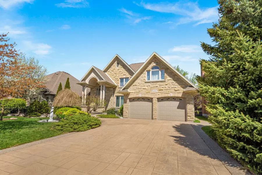 215 Black Maple CT, Kitchener, ON N2P 2W8