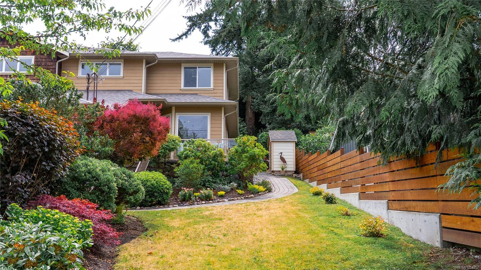 1075 Primrose Rd, Saanich, BC V8Z 4S6