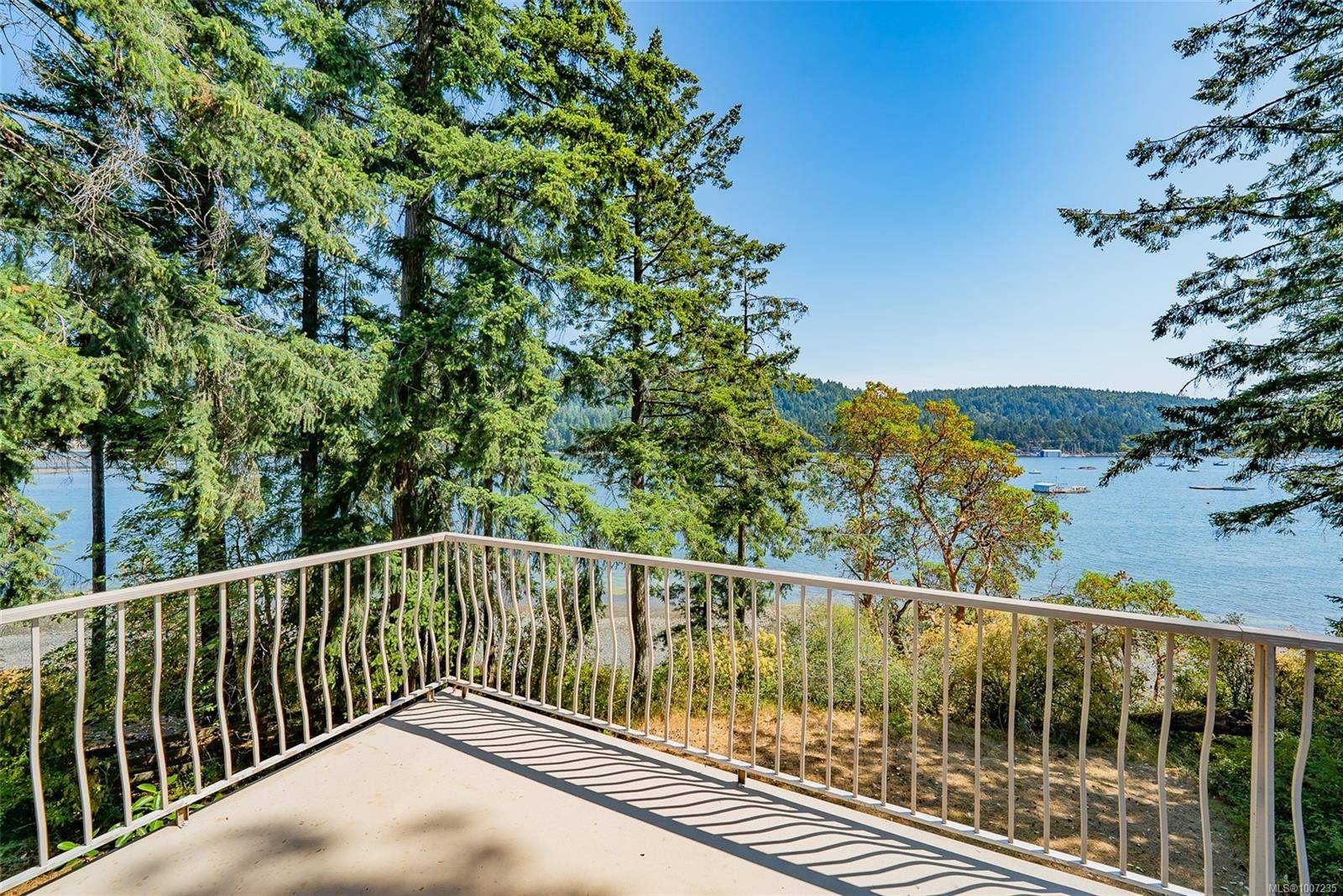 5030 Limberis Dr, Ladysmith, BC V9G 1M6