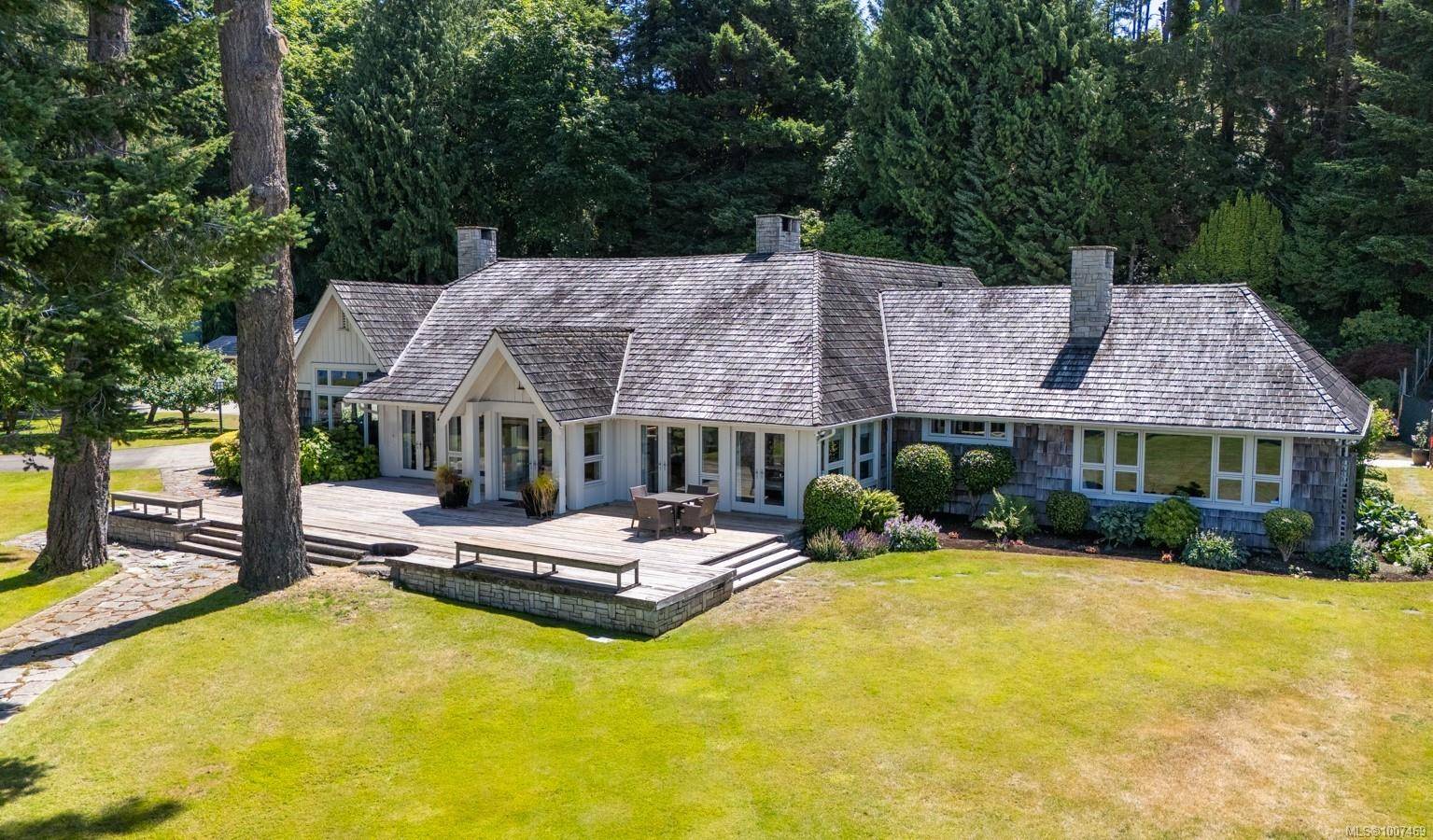 382 Judges Row, Qualicum Beach, BC V9K 1G6
