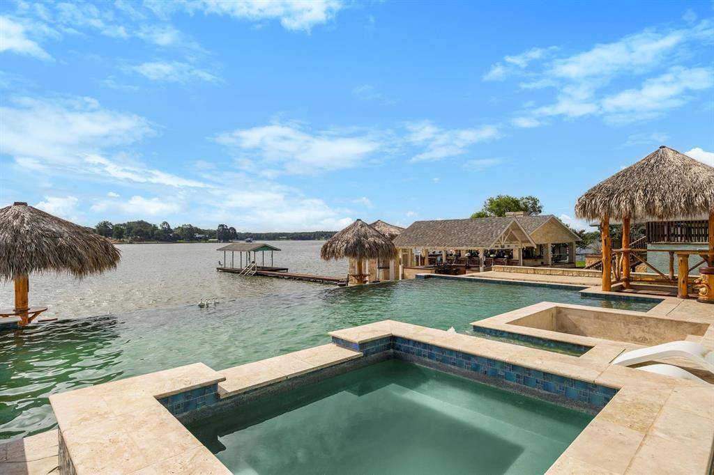 Mabank, TX 75156,220 Pin Oak