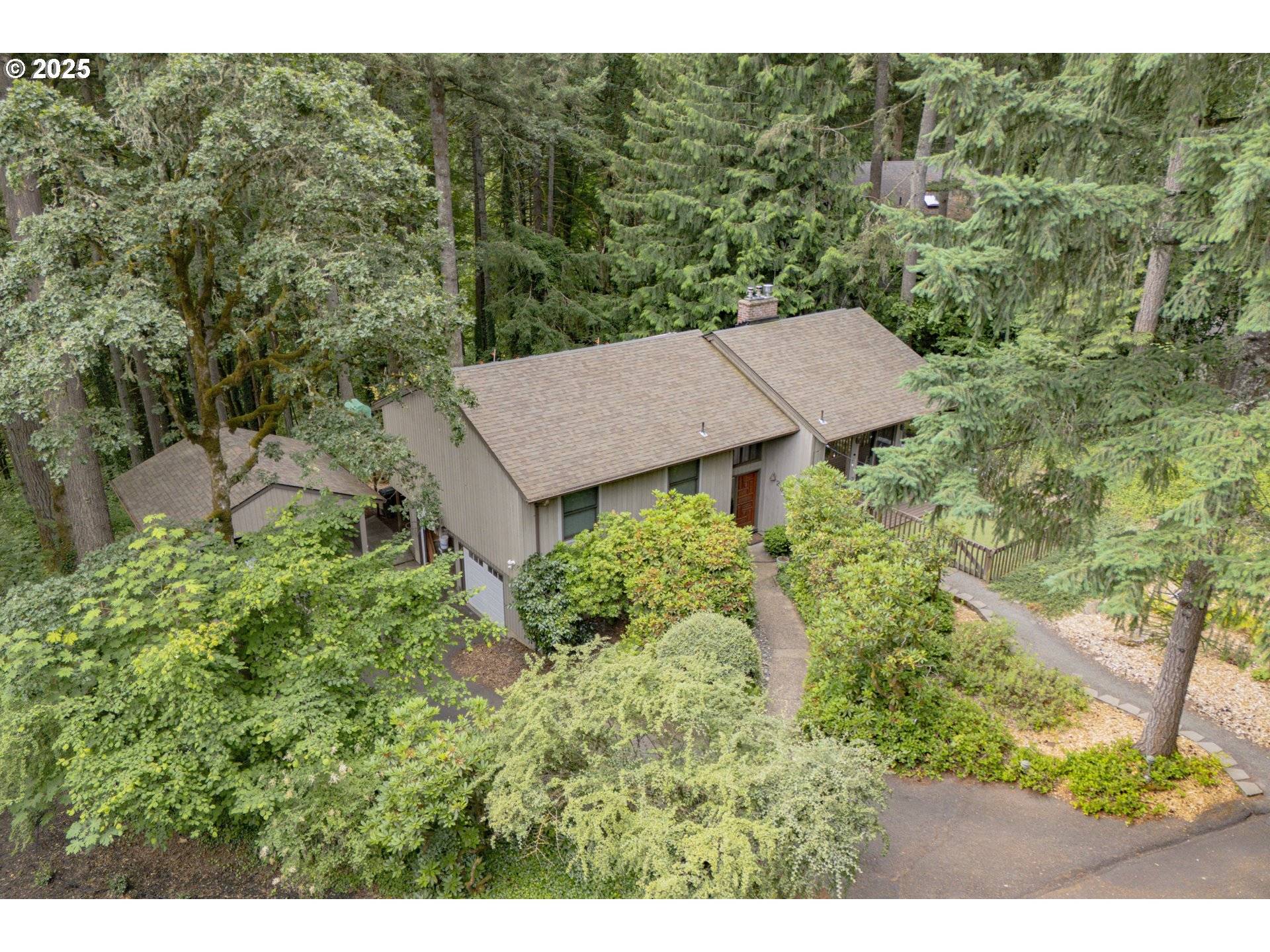 2592 HILLCREST CT, West Linn, OR 97068