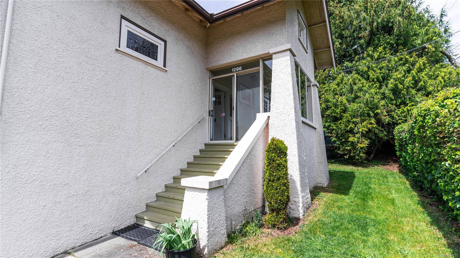 Victoria, BC V8V 3E1,1296 Richardson St