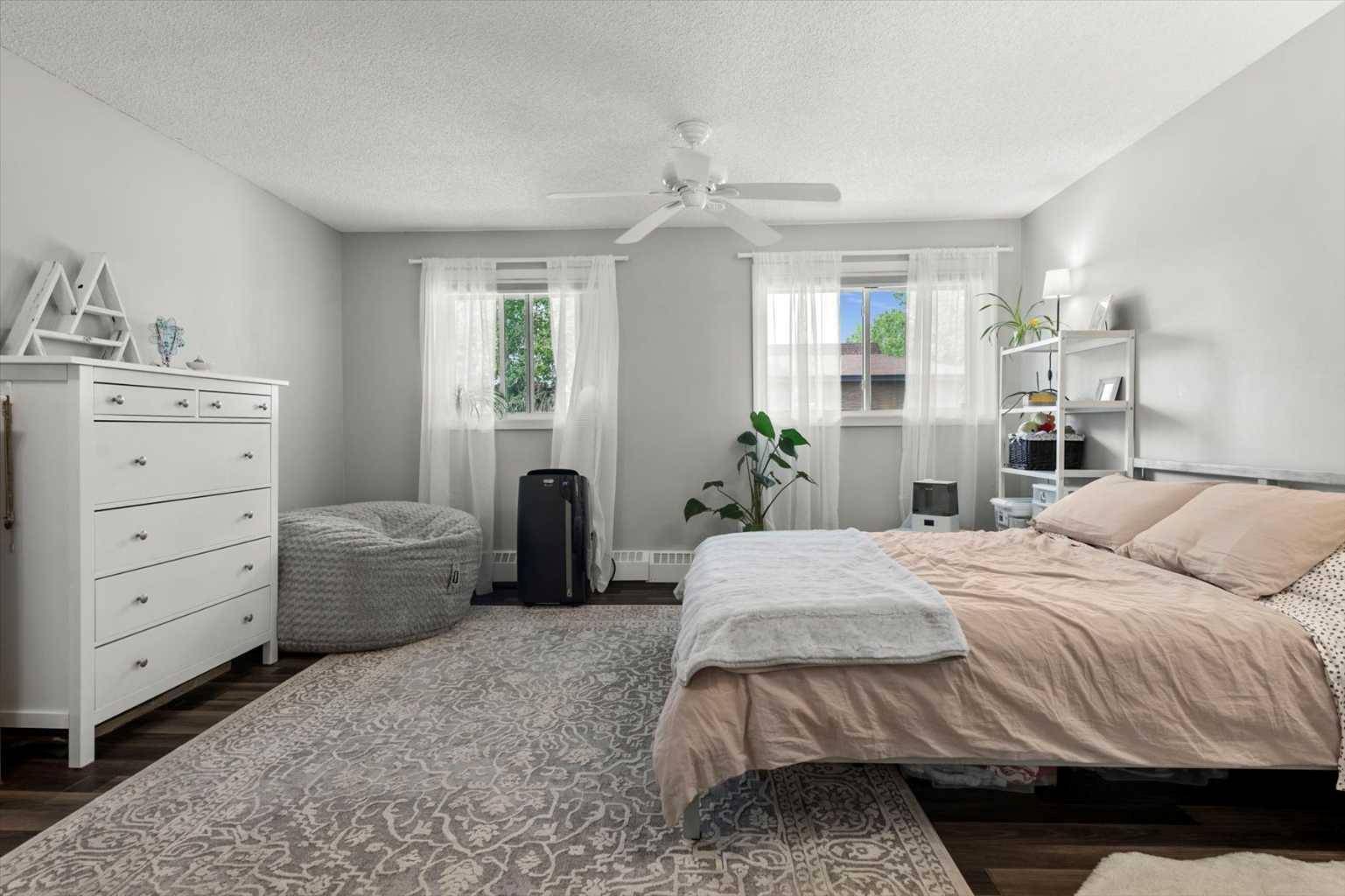 Calgary, AB T3H2P4,393 Patterson HL SW #3304