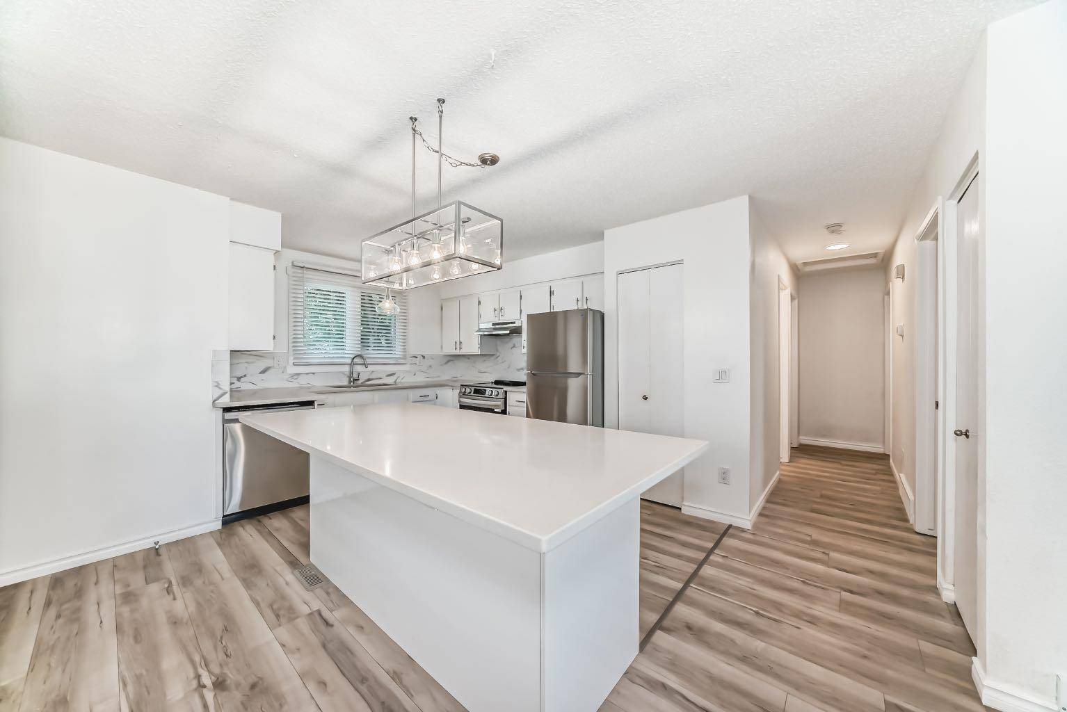 Calgary, AB T2A 4A2,23 Marbank WAY