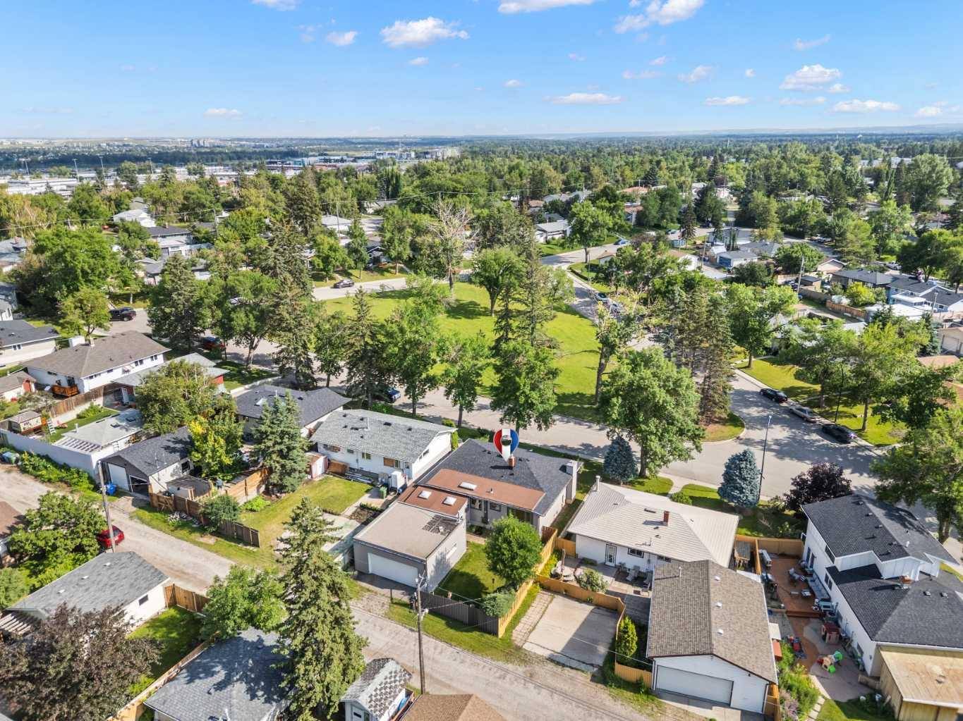 Calgary, AB T2H 0V8,127 Fawn CRES Southeast