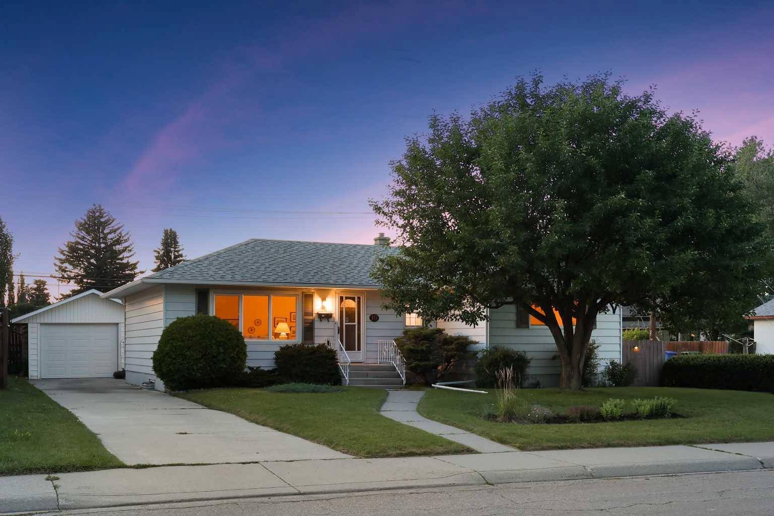 10 Glamorgan DR Southwest, Calgary, AB T3E 4Z2