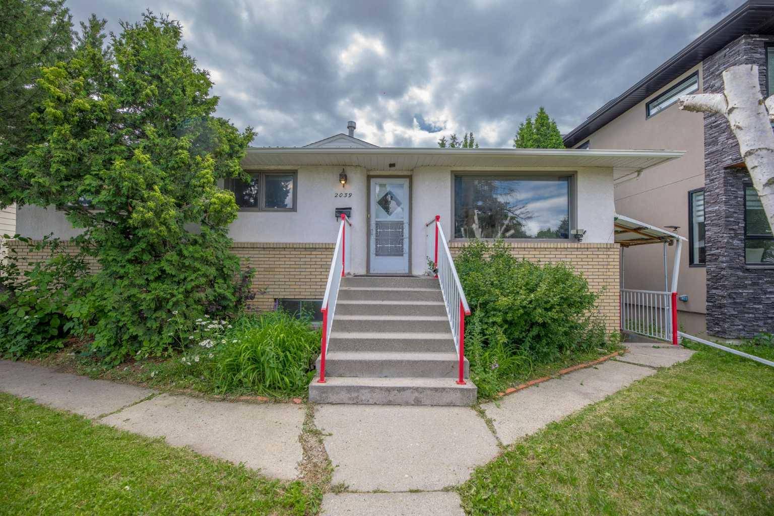 Calgary, AB T2T 2H6,2039 37 AVE SW