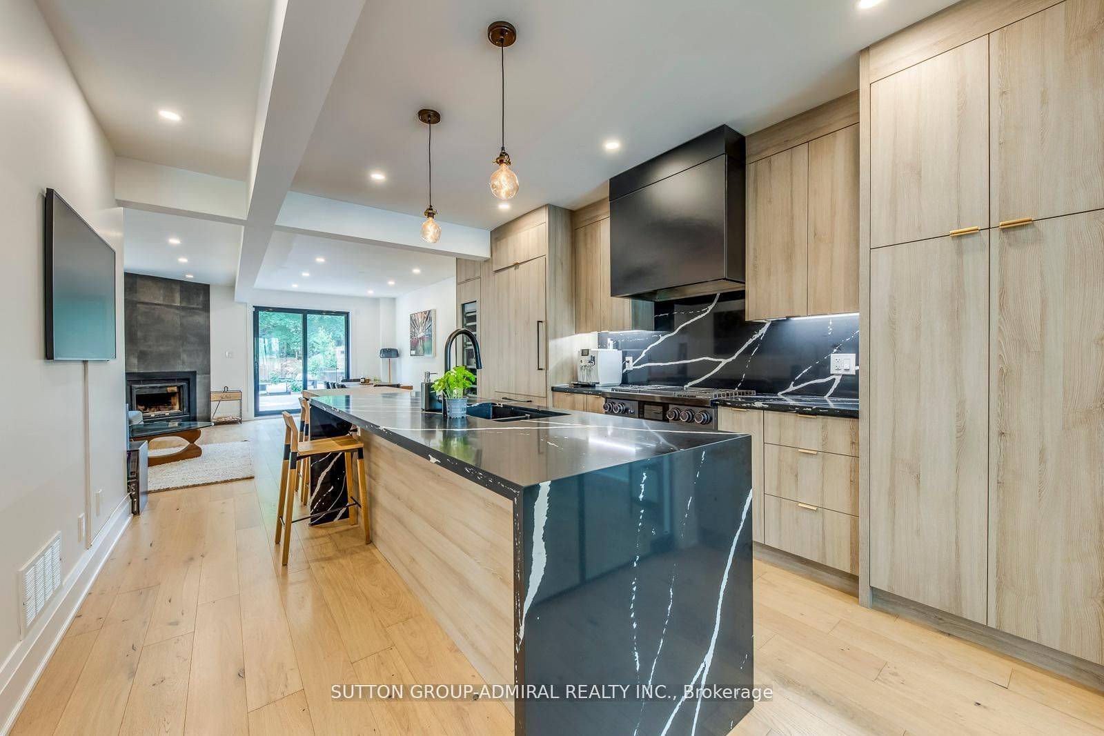 Toronto C10, ON M4S 1V5,93 Soudan AVE