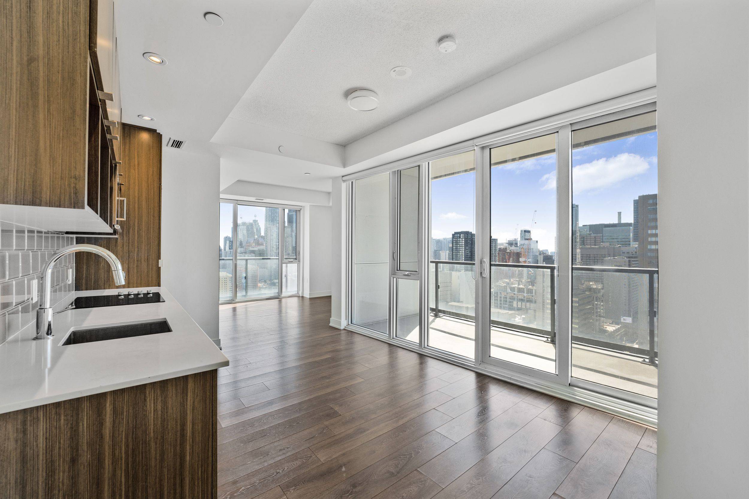 Toronto C08, ON M5B 0B1,89 McGill ST #2411