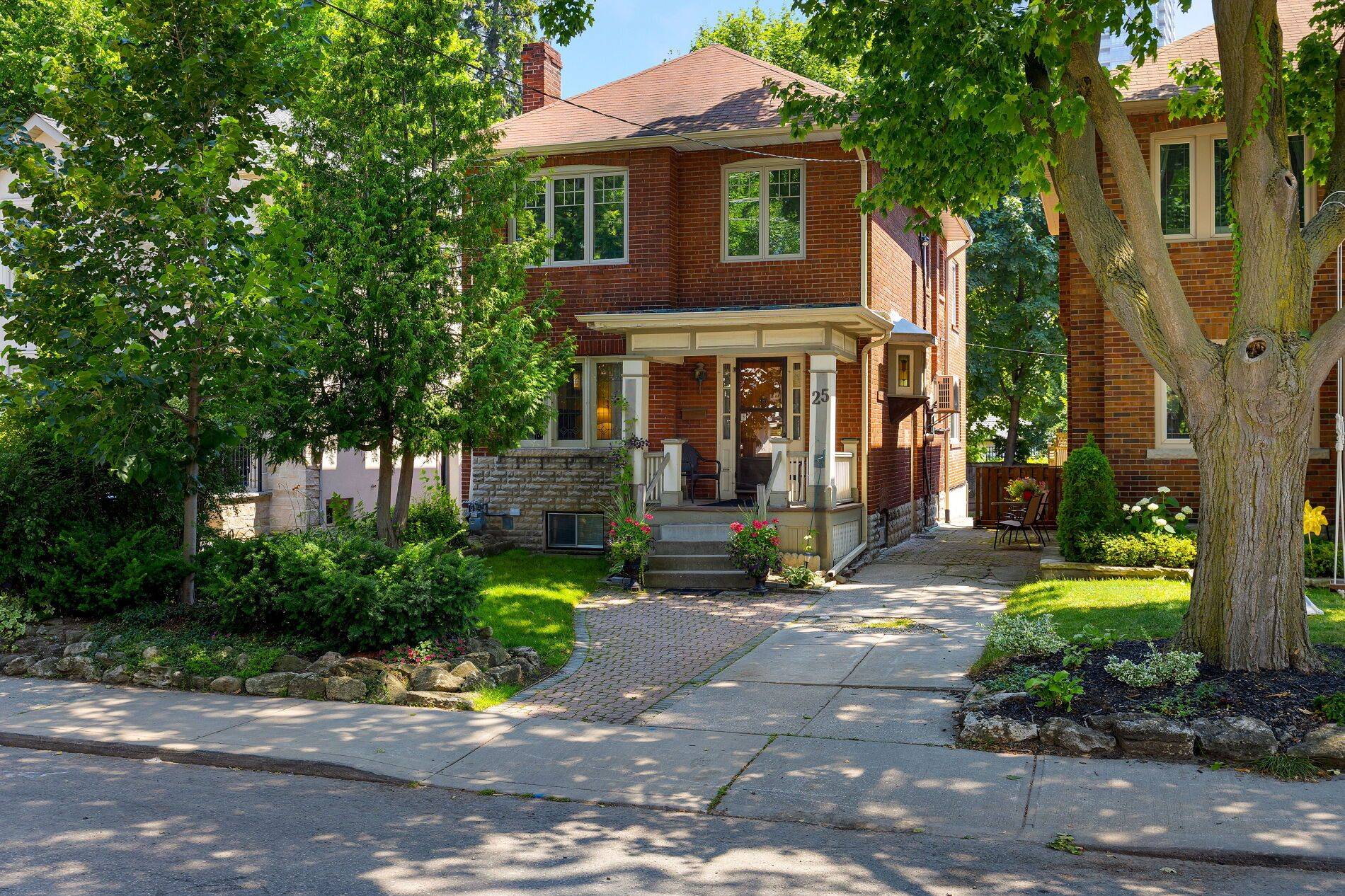 25 Maxwell AVE, Toronto C03, ON M5P 2B4