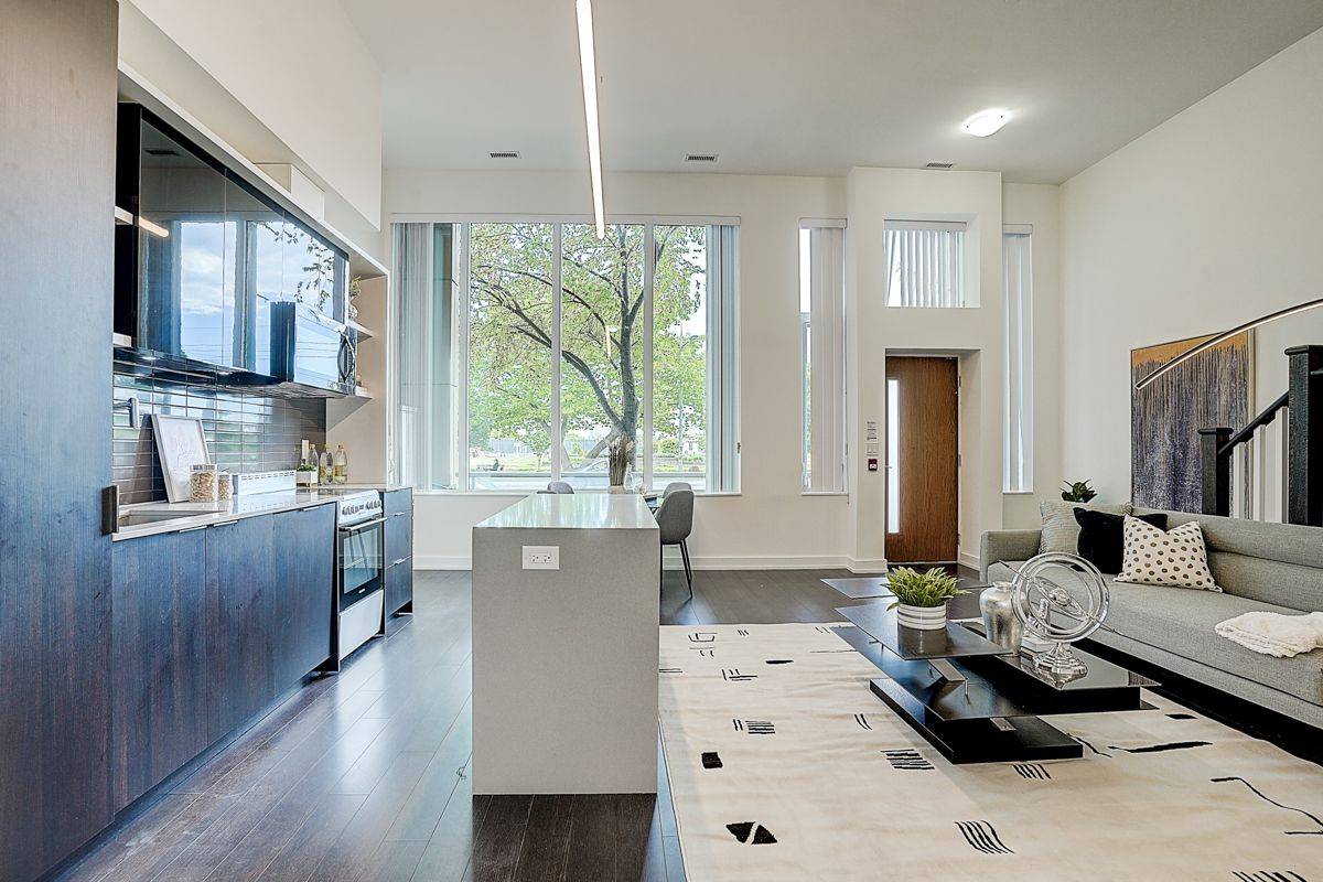 Toronto C02, ON M4V 0A3,6 Parkwood AVE #TH107