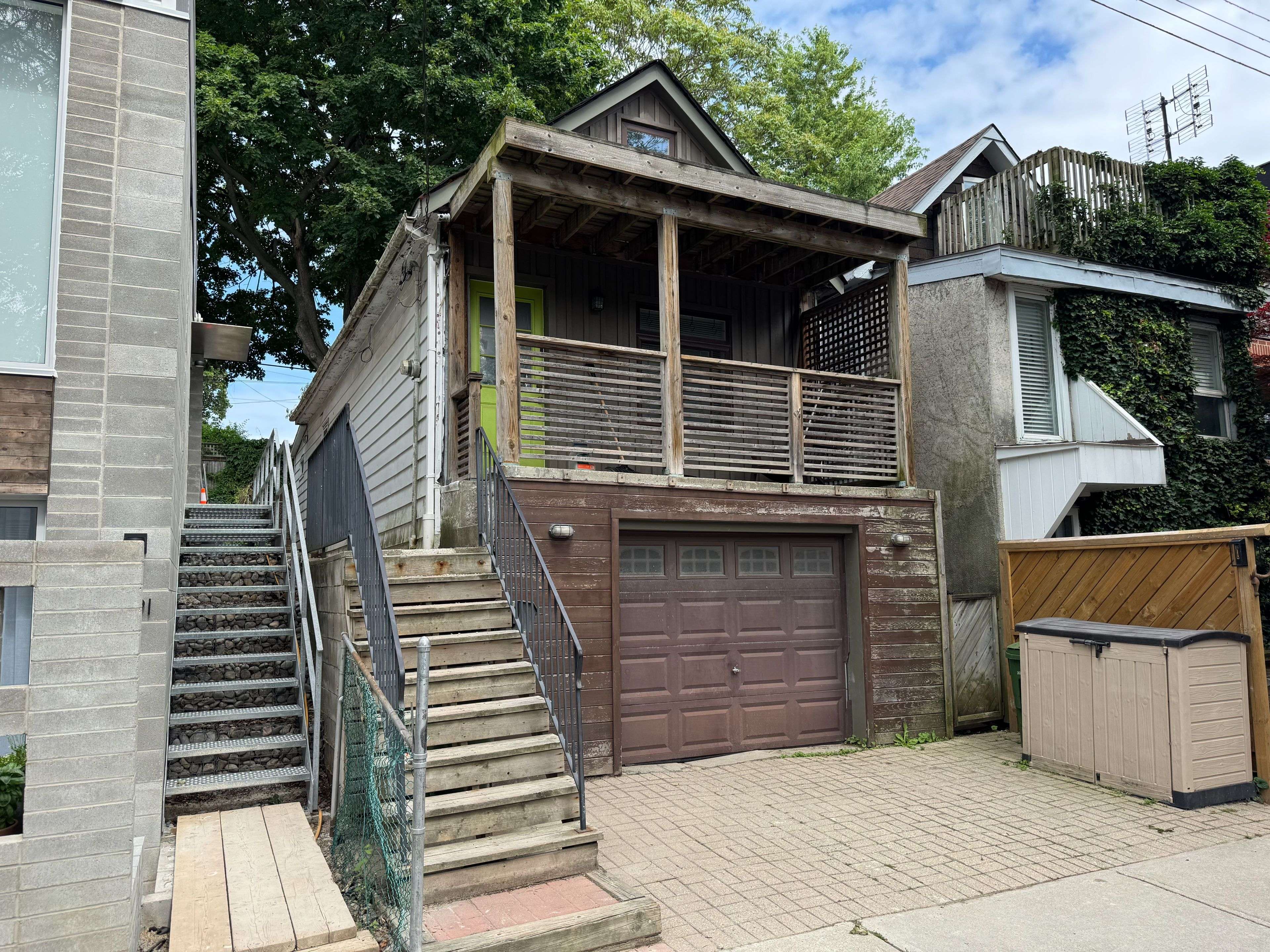 Toronto E01, ON M4L 2Z6,587 Craven RD