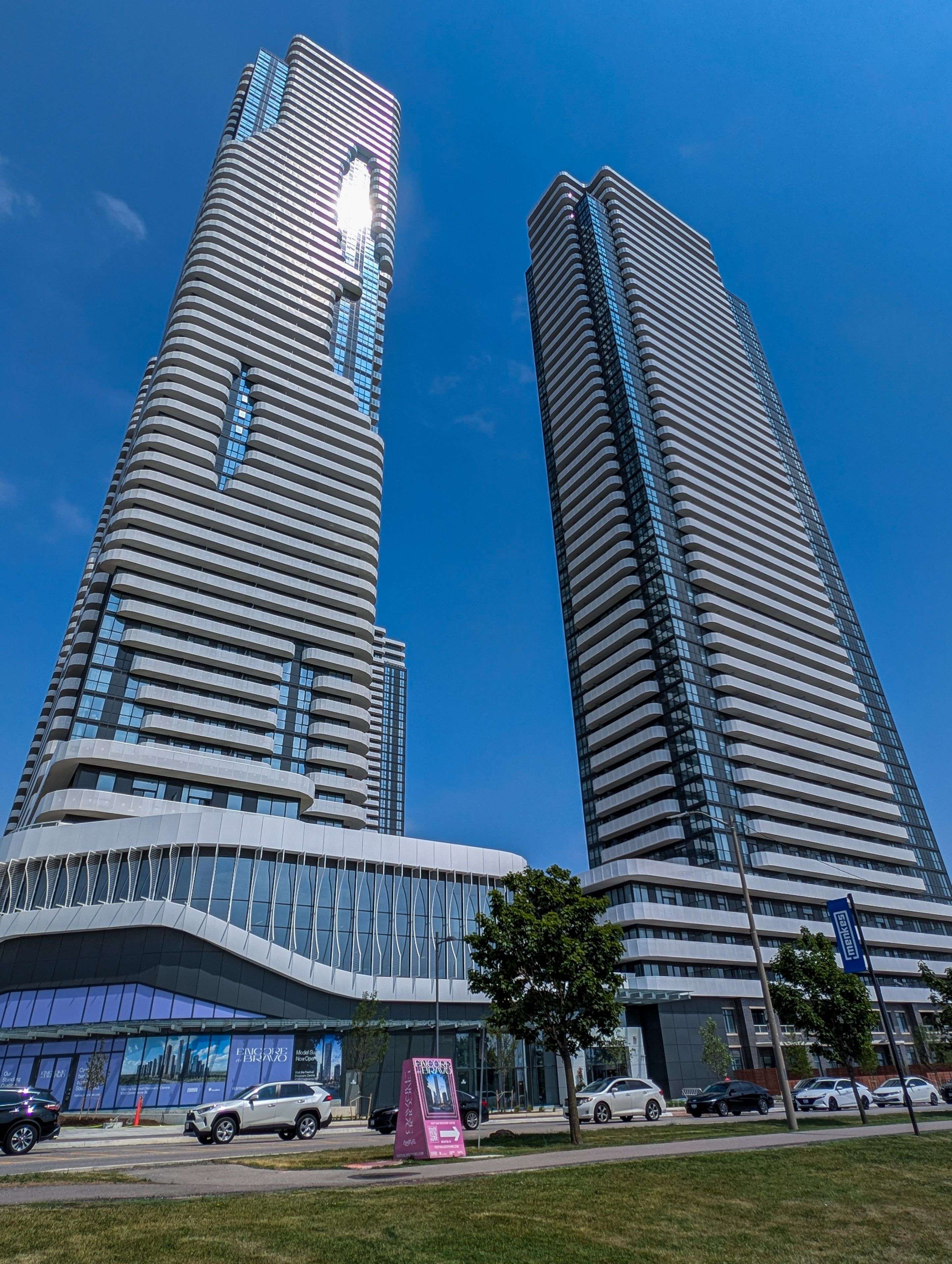 195 Commerce ST #5010, Vaughan, ON L4K 0P9