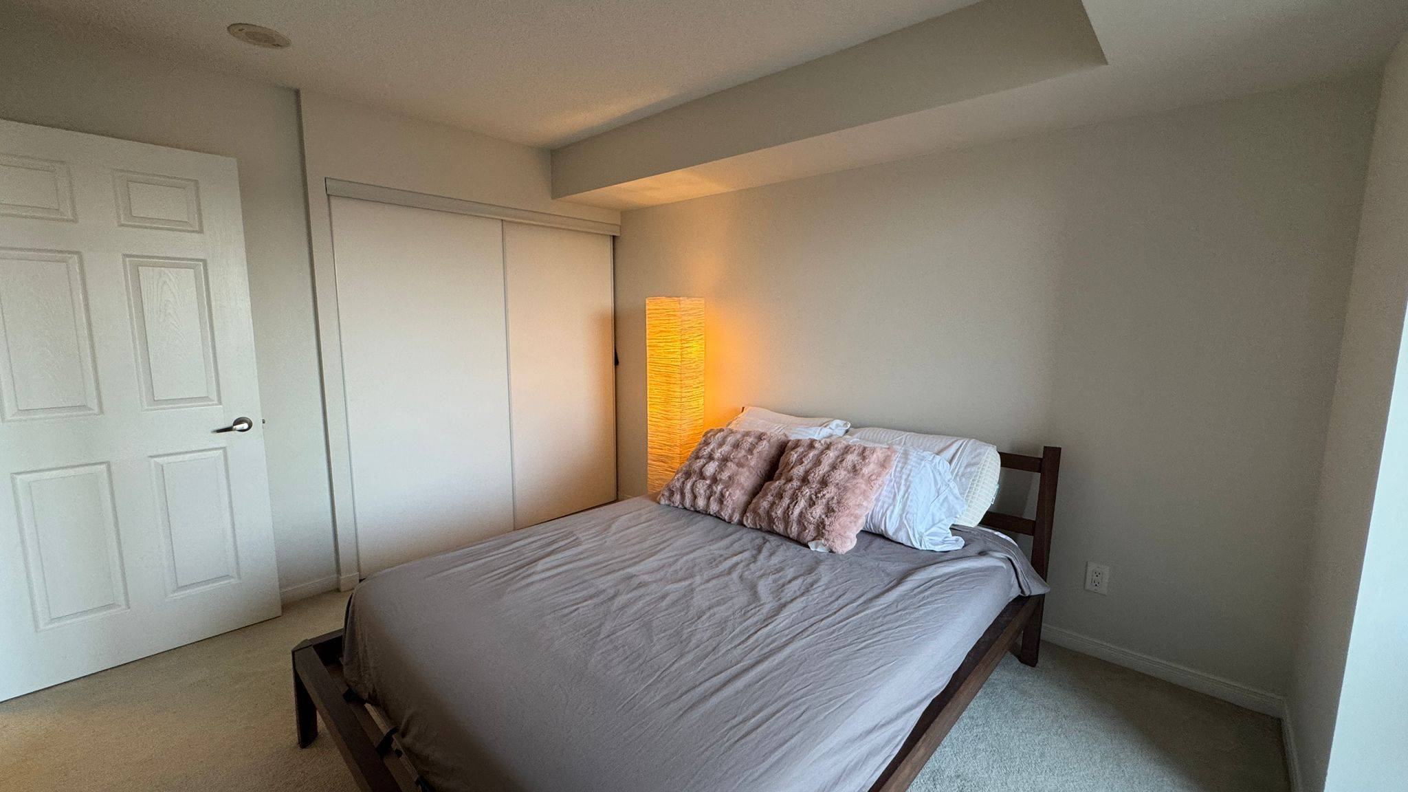 Richmond Hill, ON L4B 0C2,73 King William CRES #302