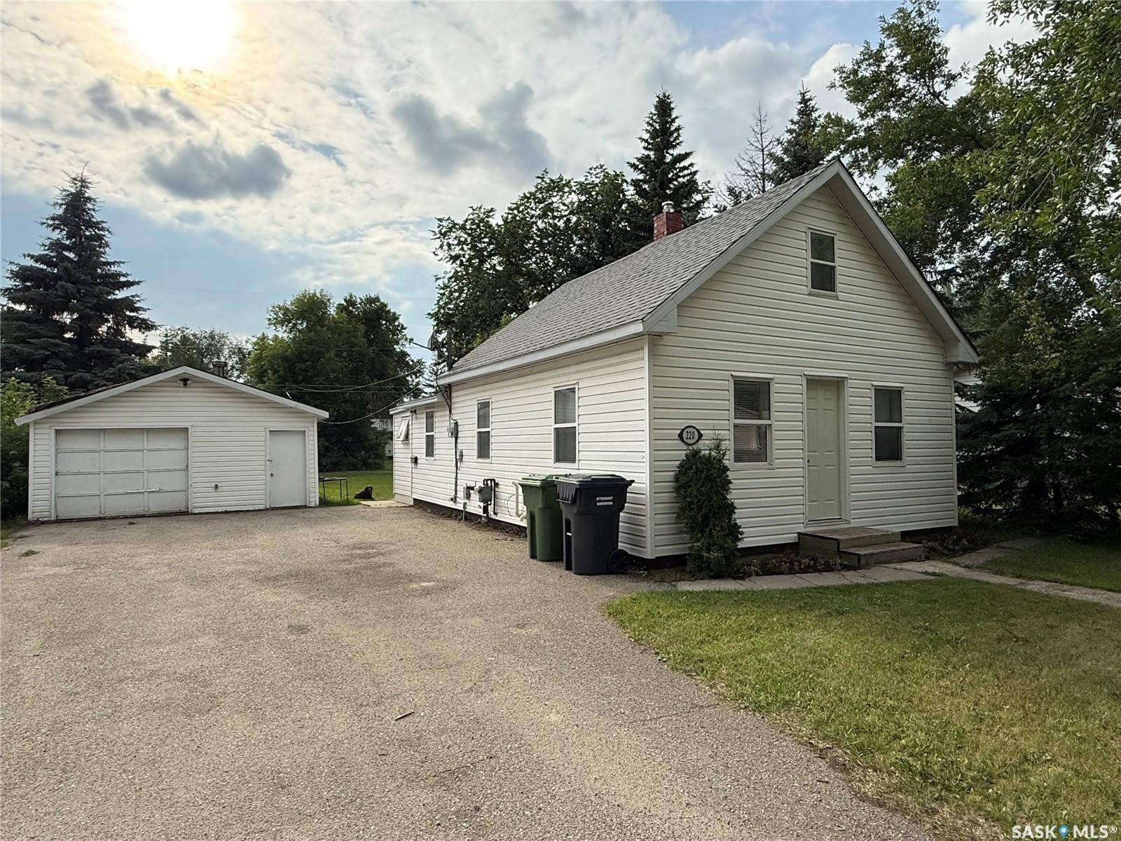 220 Maple AVENUE, Yorkton, SK S3N 1W5