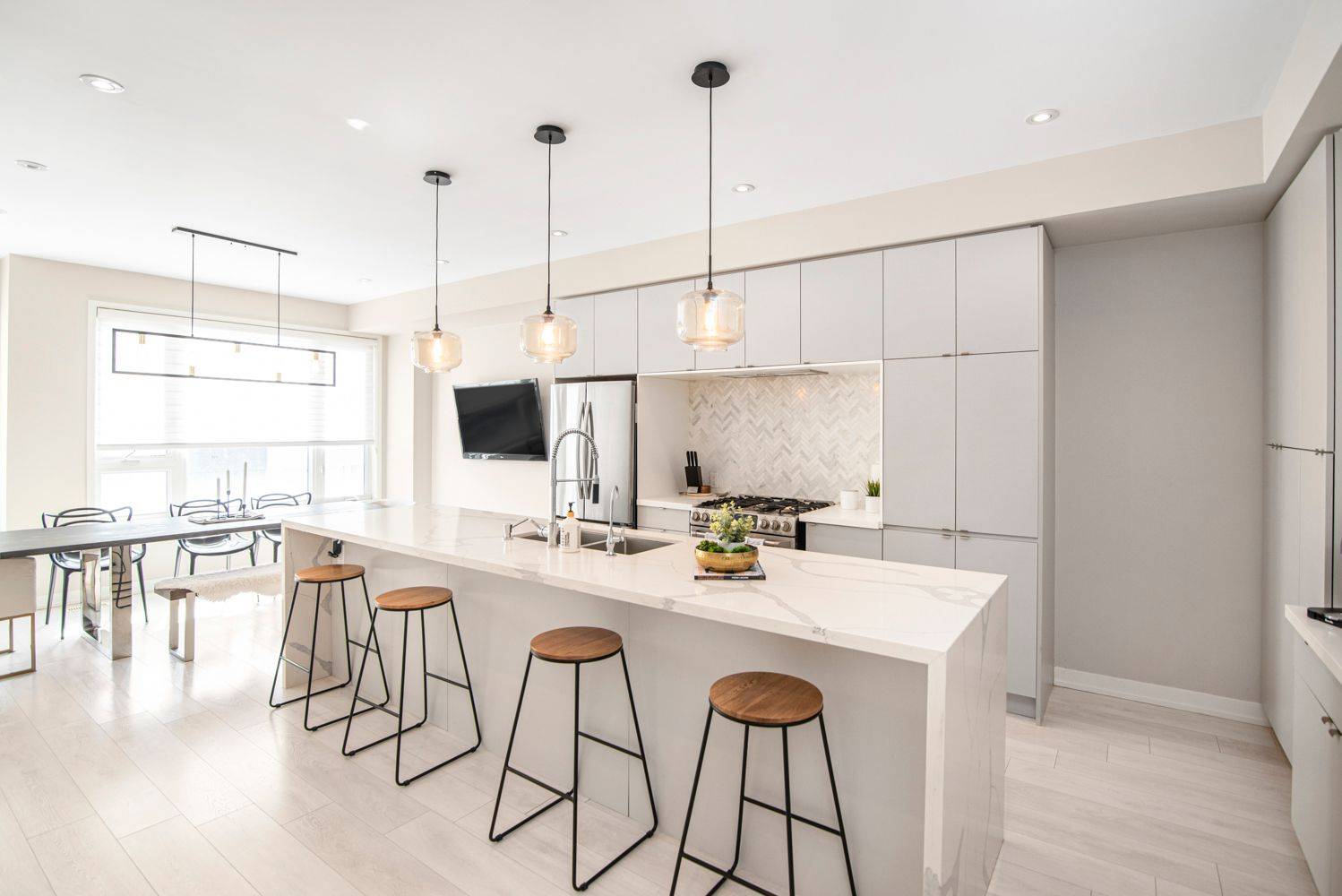 177 Huguenot RD, Oakville, ON L6H 0L4