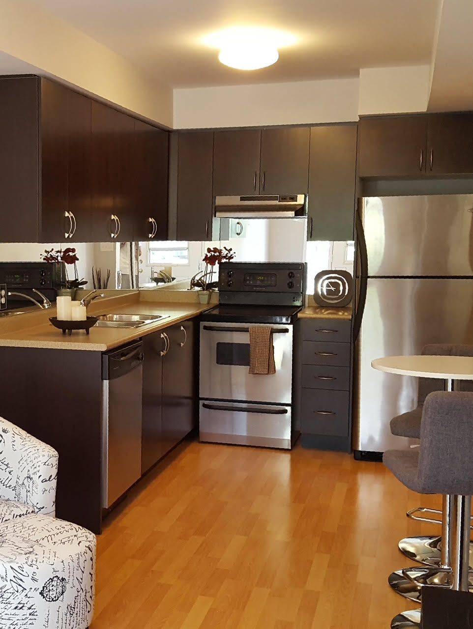 Mississauga, ON L5M 8C5,4975 Southampton DR #207
