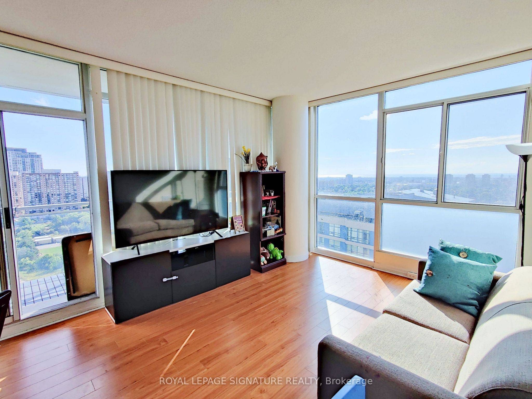 Mississauga, ON L5B 4P2,225 Webb DR #1808