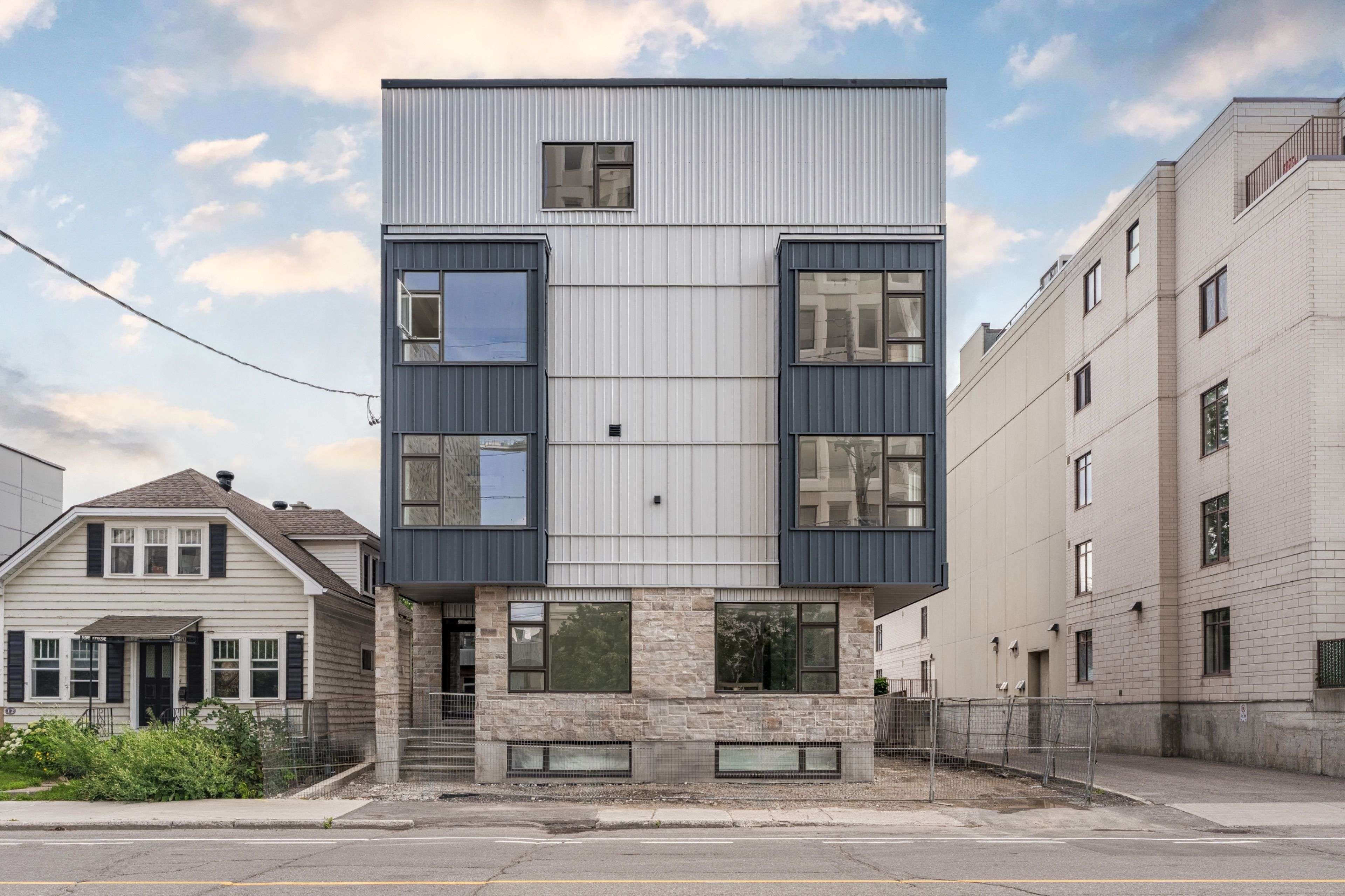 Vanier And Kingsview Park, ON K1L 6R2,10 MCARTHUR AVE #302