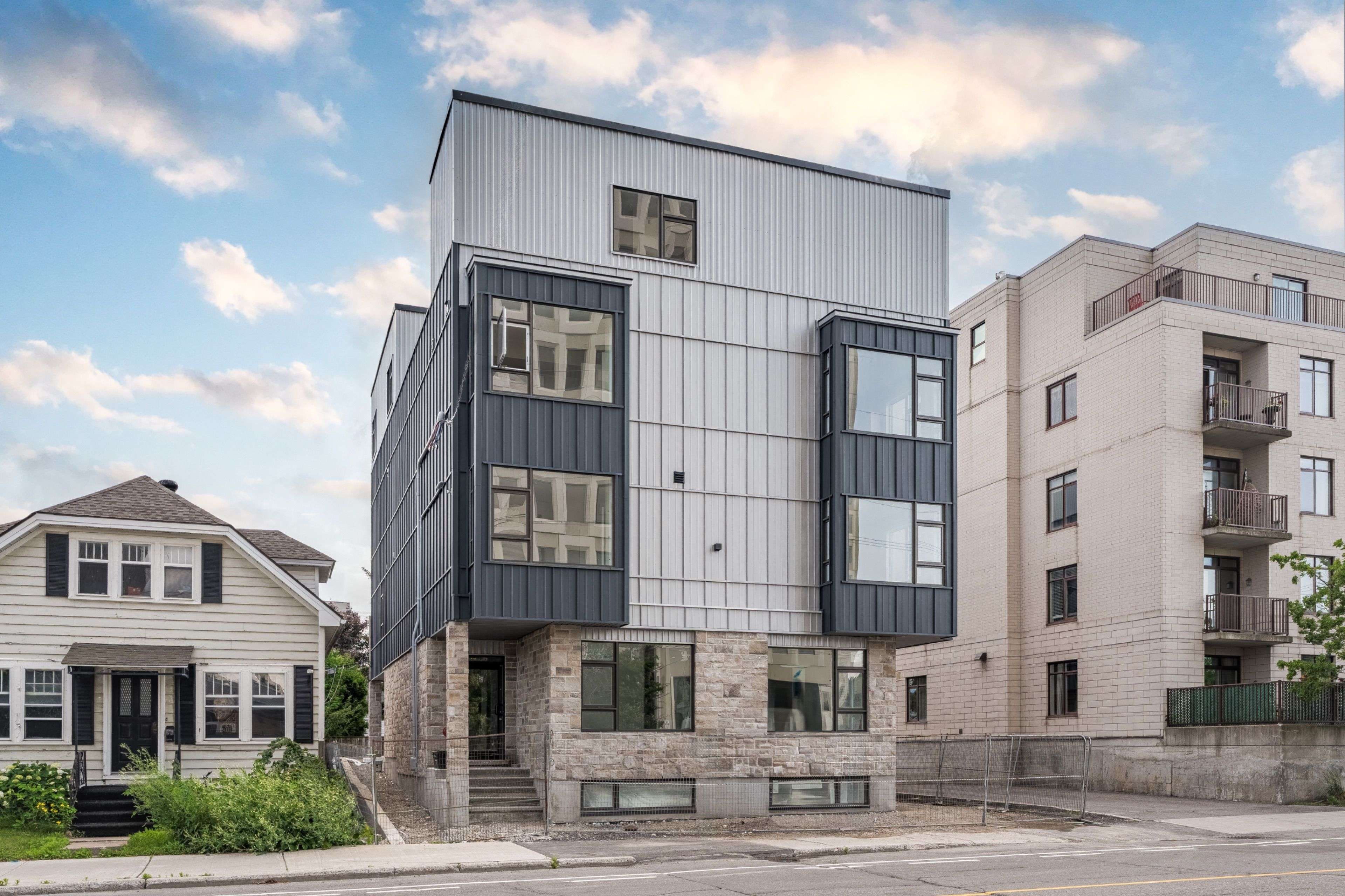 Vanier And Kingsview Park, ON K1L 6R2,10 MCARTHUR AVE #302