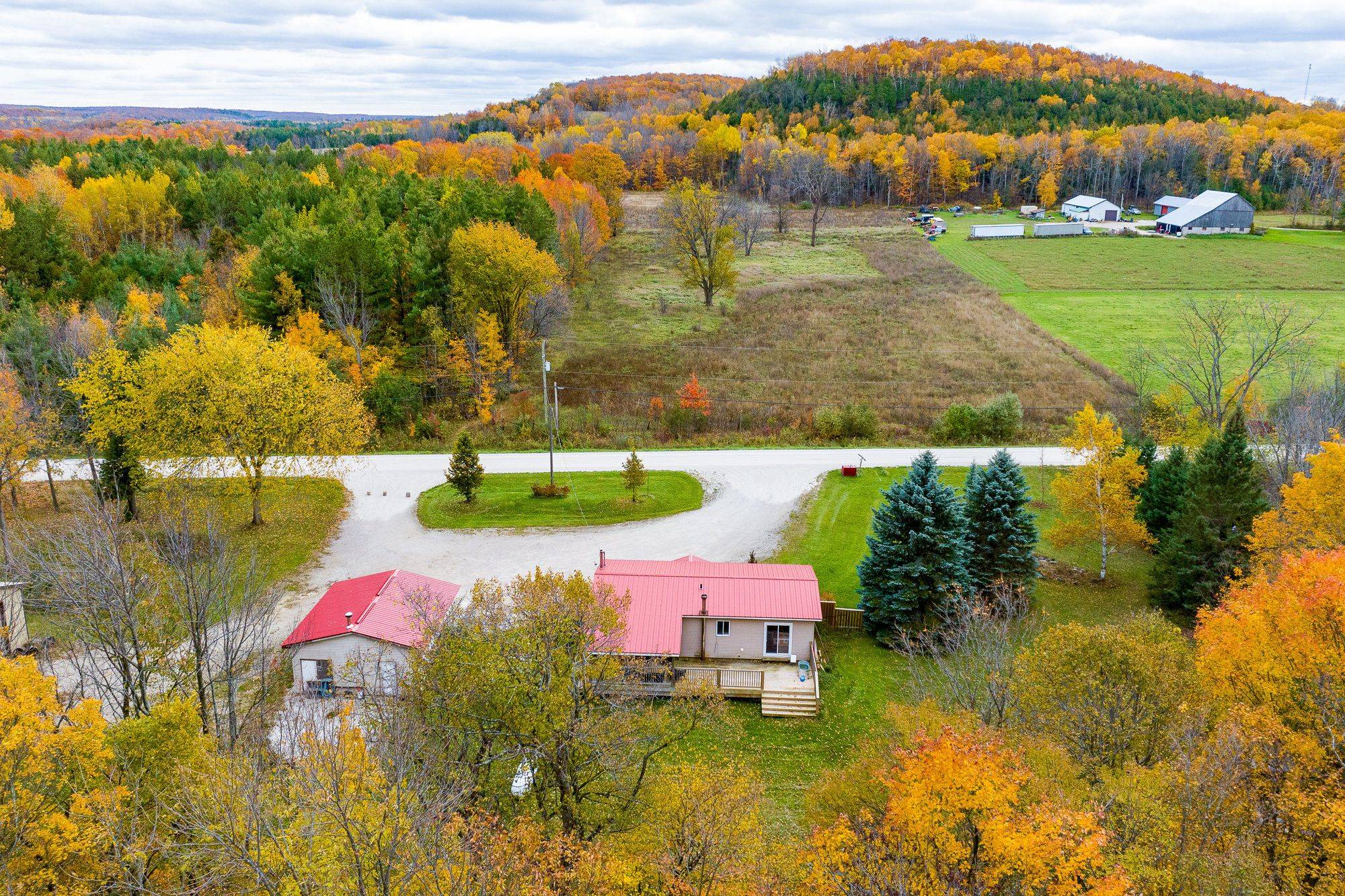 Blue Mountains, ON N0H 1J0,587317 9th Side Road