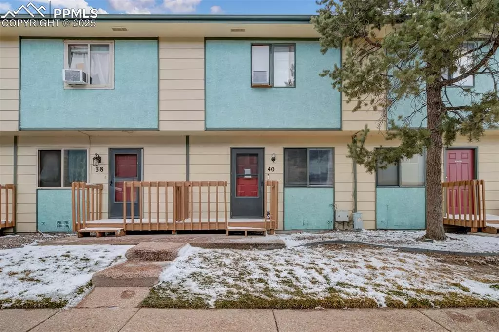 Colorado Springs, CO 80916,40 Murray Heights DR