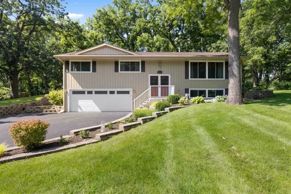 5378 YELLOWSTONE Drive, Rockford, IL 61109