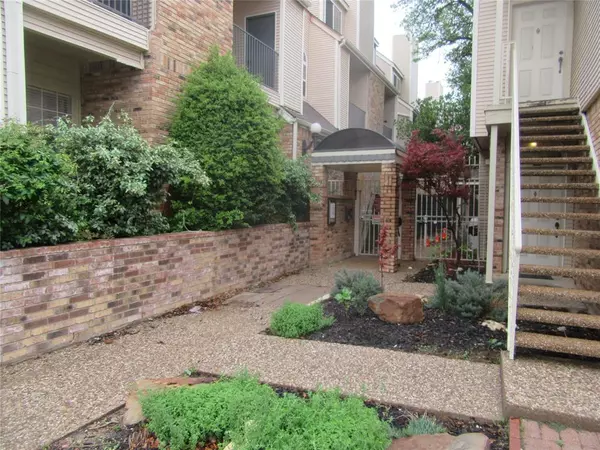 5325 BENT TREE FOREST Drive #2213, Dallas, TX 75248