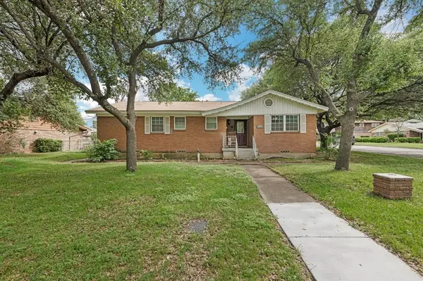 5700 Starling Circle, Haltom City, TX 76117