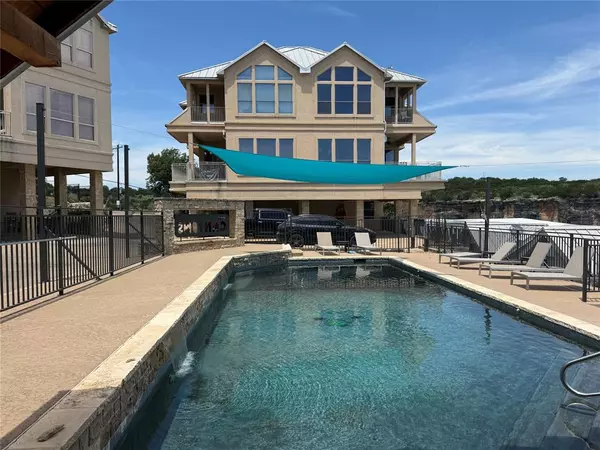 3003 Upcreek Alley #18, Strawn, TX 76475