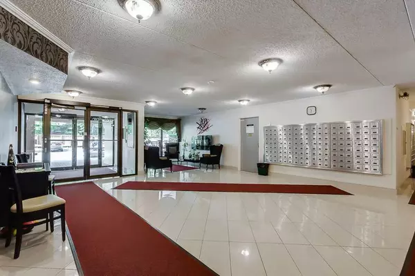 Calgary, AB T3A 3H1,5204 Dalton DR Northwest #614