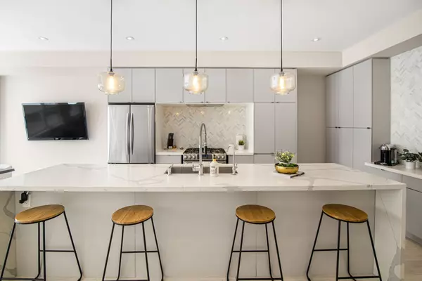 Oakville, ON L6H 0L4,177 Huguenot RD