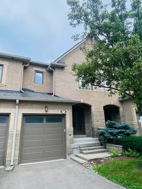 Oakville, ON L6H 6J3,2250 ROCKINGHAM DR #43