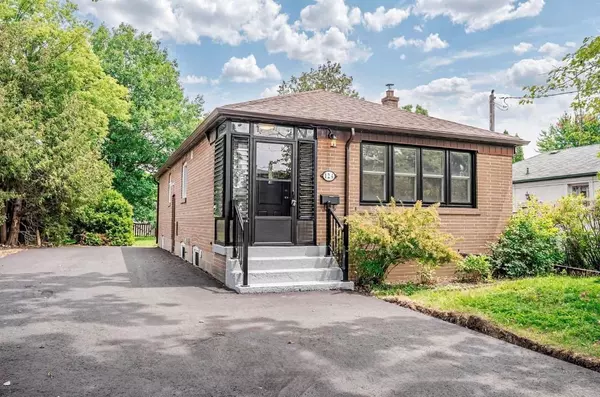 124 Mcmurchy AVE S, Brampton, ON L6Y 1Y9
