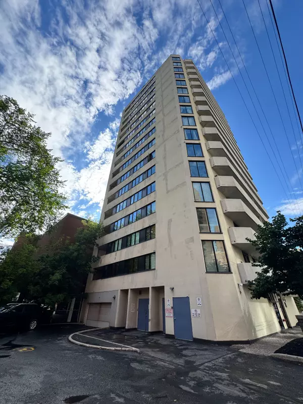 Ottawa Centre, ON K1R 7W8,200 Bay ST #704