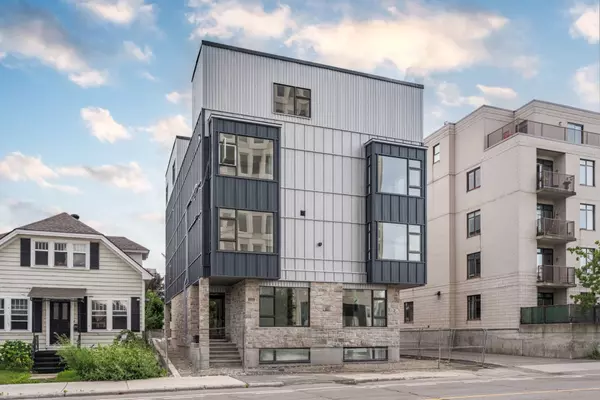 Vanier And Kingsview Park, ON K1L 6R2,10 MCARTHUR AVE #301